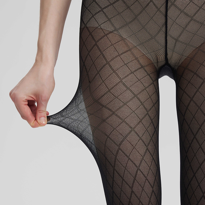 Diamond pattern mesh tights